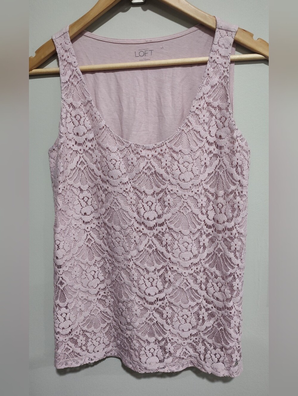 Ann Taylor LOFT Women's Light Pink lace front tank top, Size Small